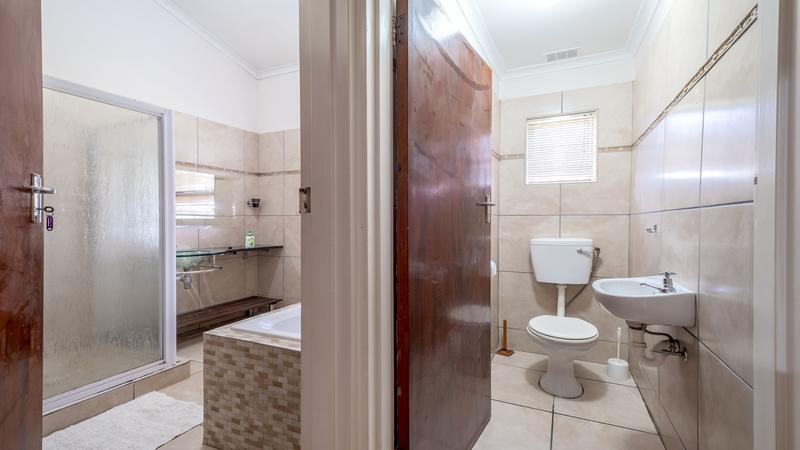 6 Bedroom Property for Sale in Parow North Western Cape